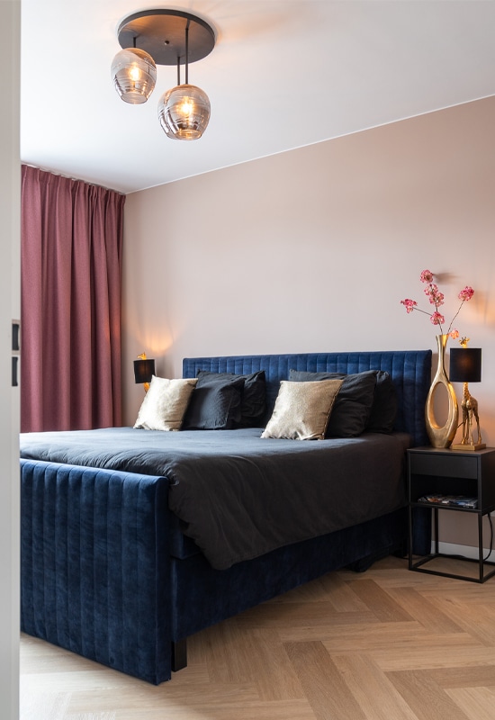 Slaapkamers met blauwe boxspring stof