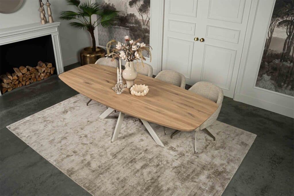 eettafelblad van hout naturel kleur met spinpoot creme beige