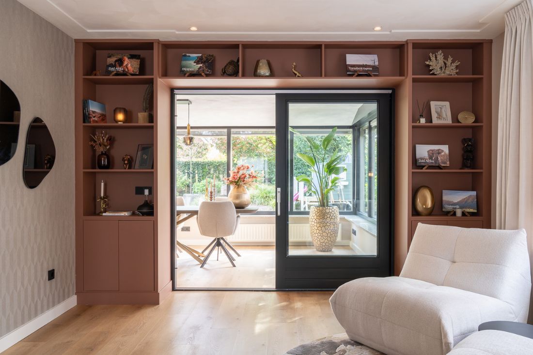 Hoe kies je de perfecte moderne kast voor een kleine woonkamer?