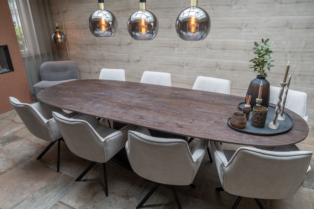 Ovale eettafel bruin hout