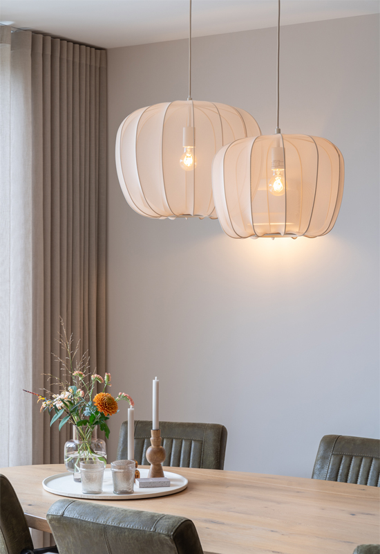 Luchtige hanglamp beige