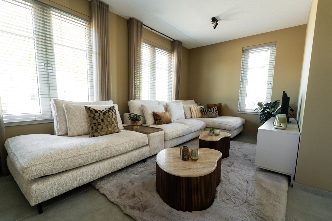 Hoekbank rust interieur Japandi