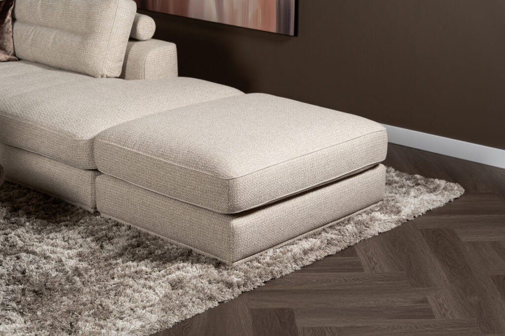 Hocker aan ligelement bank beige stof