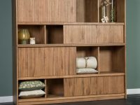 grote boekenkast hout met deurtjes