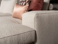 bank met lig element beige stof