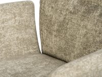 beige creme eetkamerstoel met armleuning en zwarte draai stoel