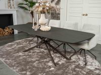 donkerbruin ovaal eettafel met gekruisde poten
