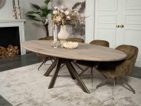ovaal eettafel eikenhout met koper onderstel